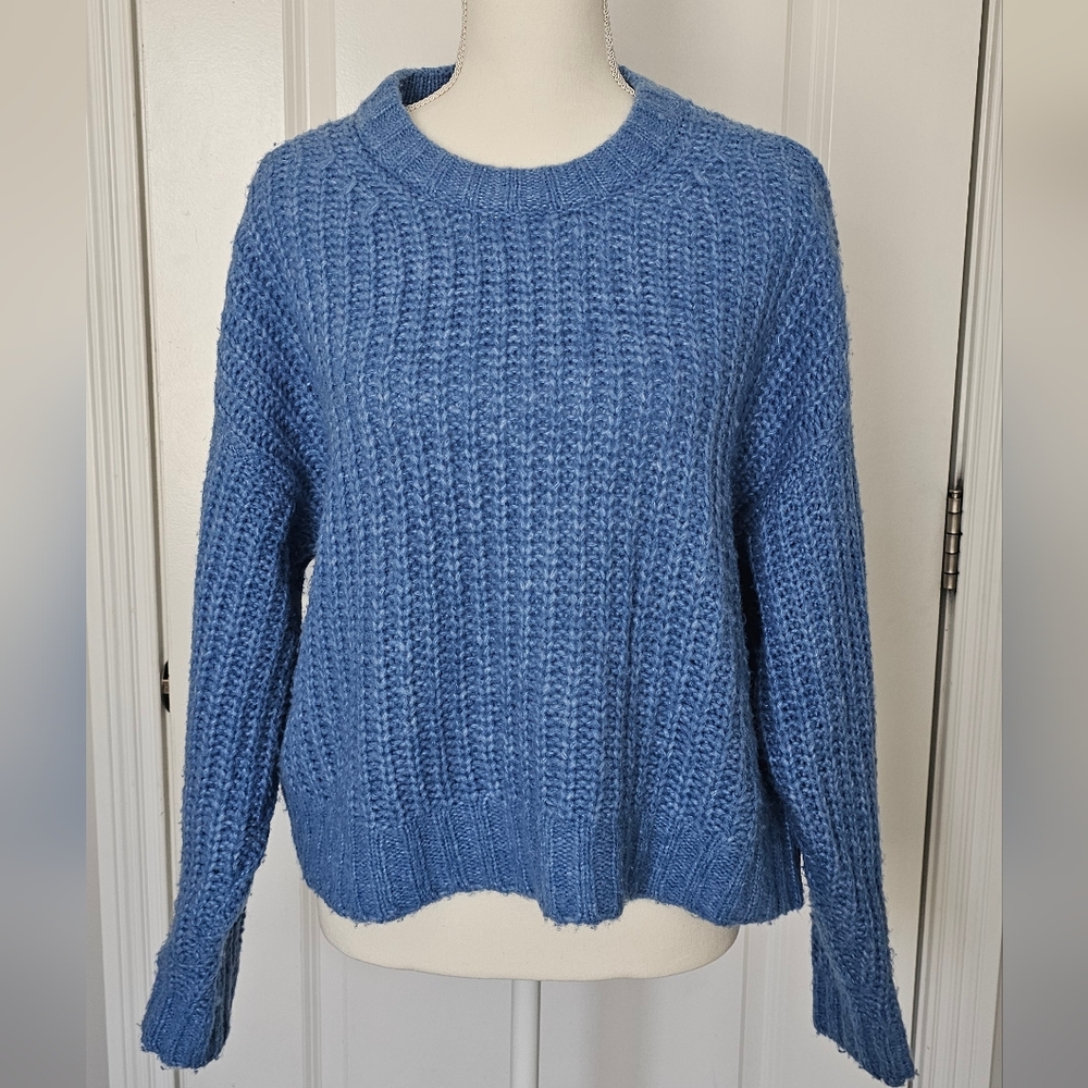 American Eagle Blue Knit Sweater size Medium